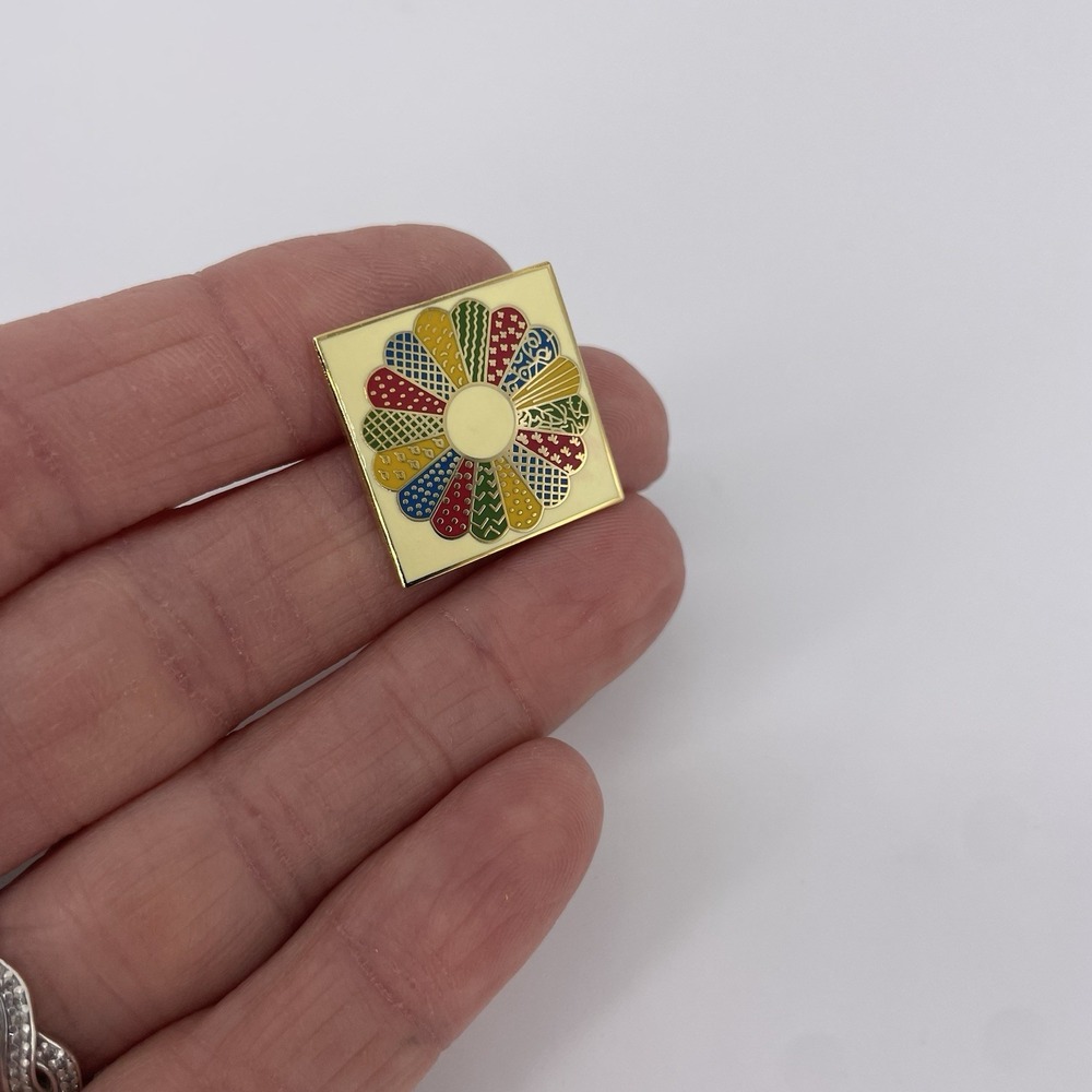 Quilt Block Enamel Pin Lapel New Dresden Plate Multi Color 0.75" Square